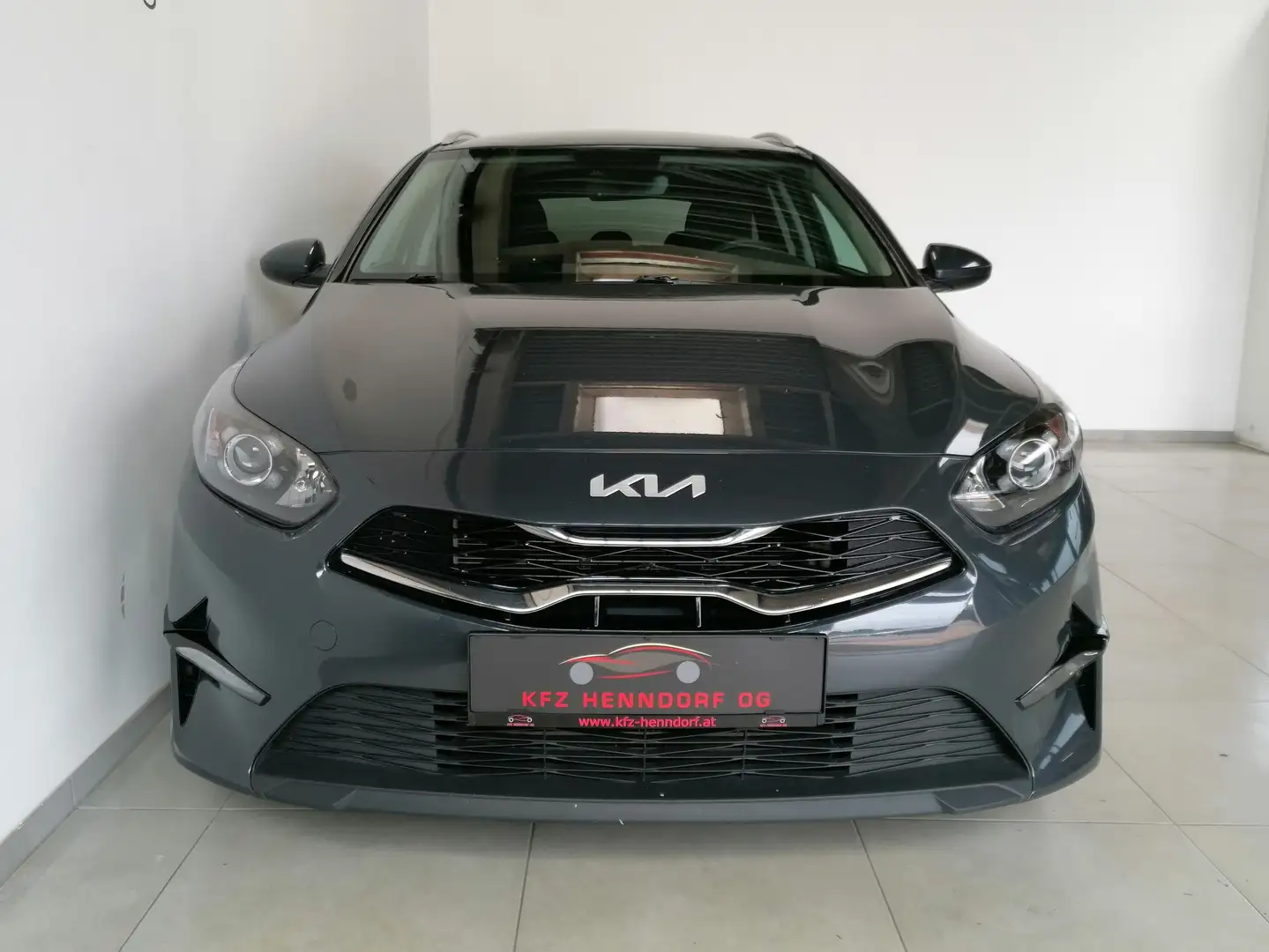 Kia Ceed SW / cee'd SW 1,6 CRDi SCR ISG Silber ab € 300 / Monat Grau - 2