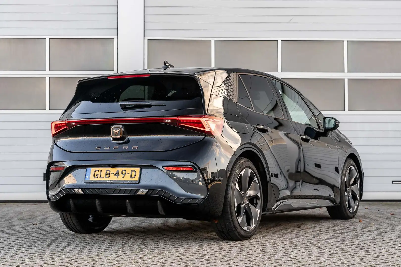 CUPRA Born 230pk Business 63 kWh | Sporstoelen | Adaptive Cru Černá - 2