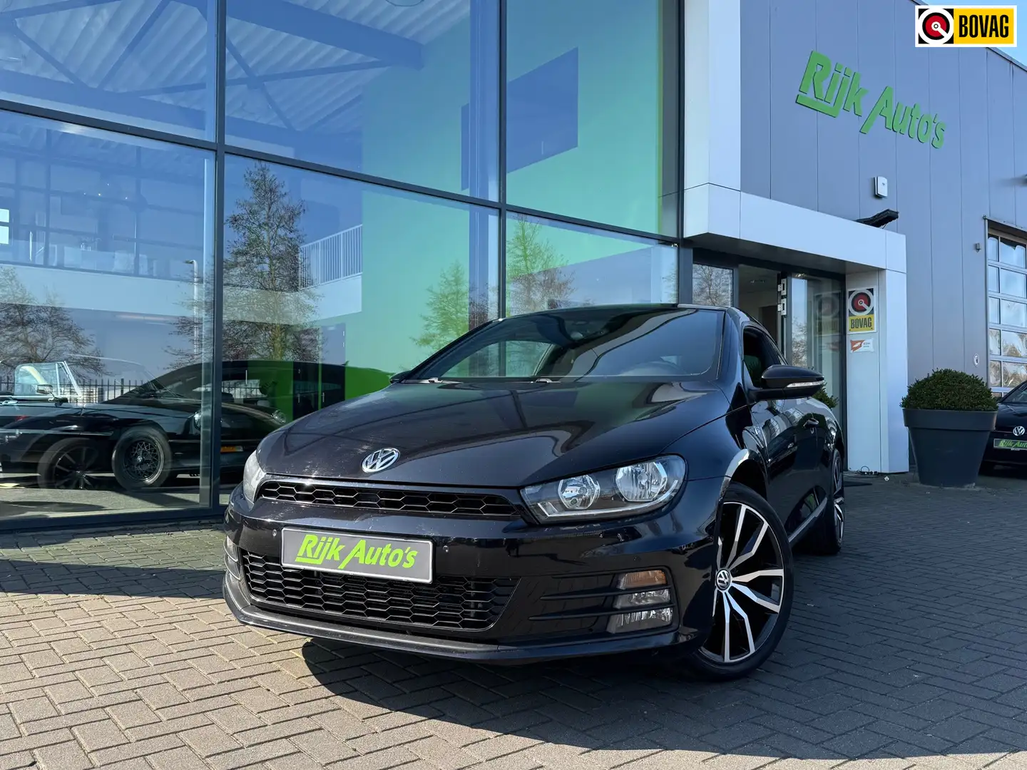Volkswagen Scirocco 2.0 TSI * DSG * Cruise Control * Stoelverwarming * Zwart - 1