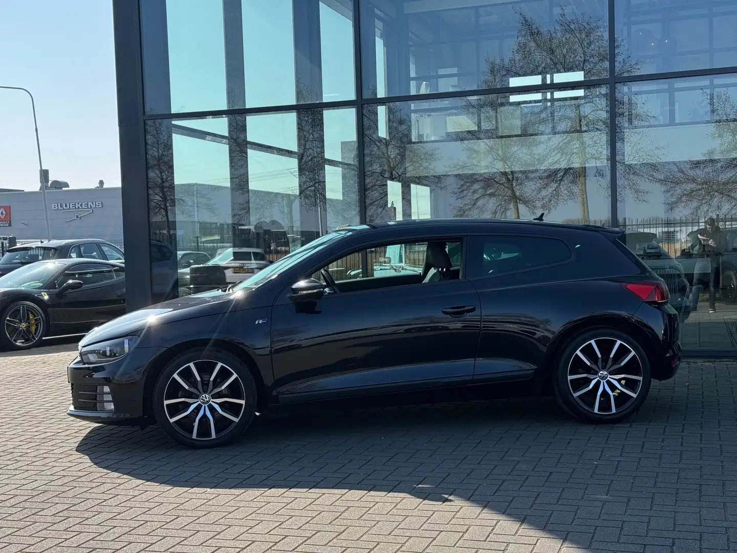 Volkswagen Scirocco 2.0 TSI * DSG * Cruise Control * Stoelverwarming * Zwart - 2