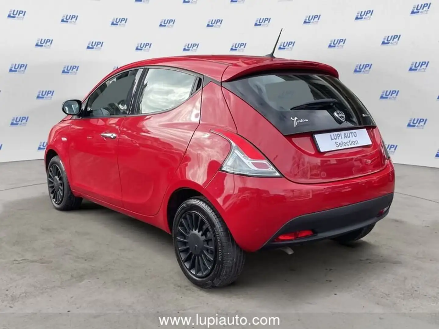 Lancia Ypsilon 1.0 firefly hybrid Silver s&s 70cv Rosso - 2