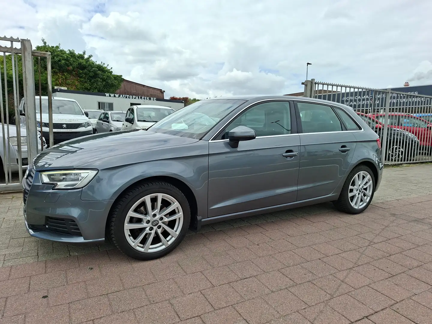Audi A3 A3  Ambition Gris - 2