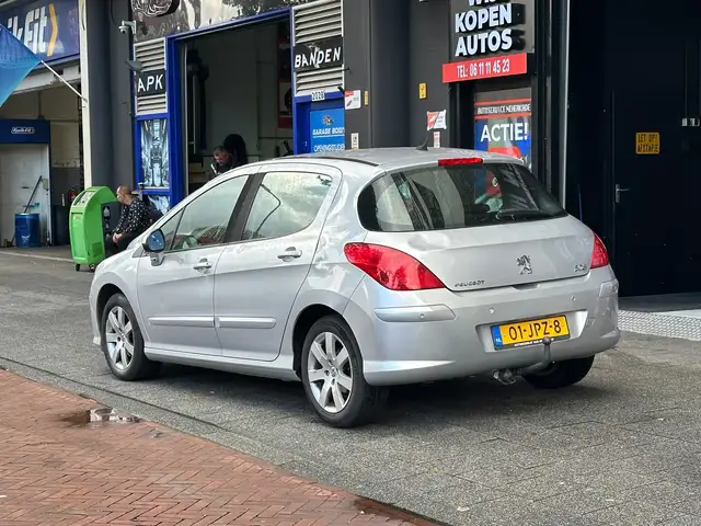 Peugeot 308 view 2
