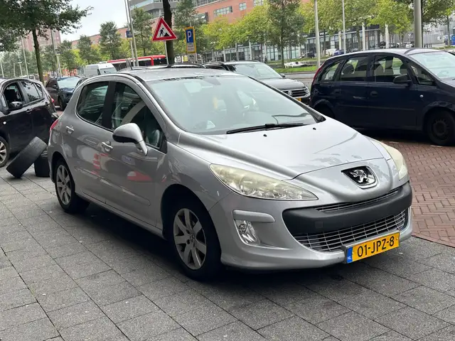 Peugeot 308 view 4
