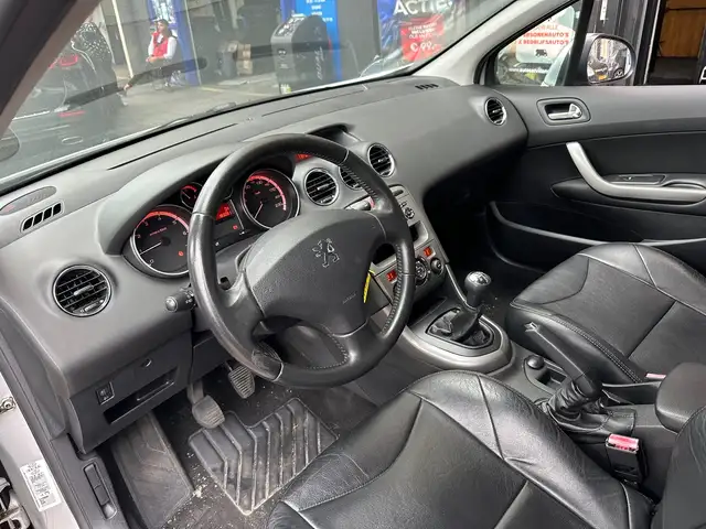 Peugeot 308 view 11