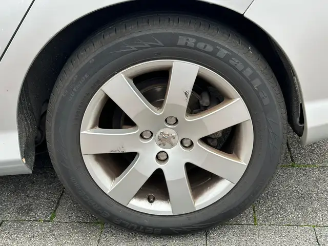 Peugeot 308 view 8