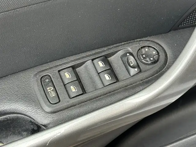 Peugeot 308 view 18