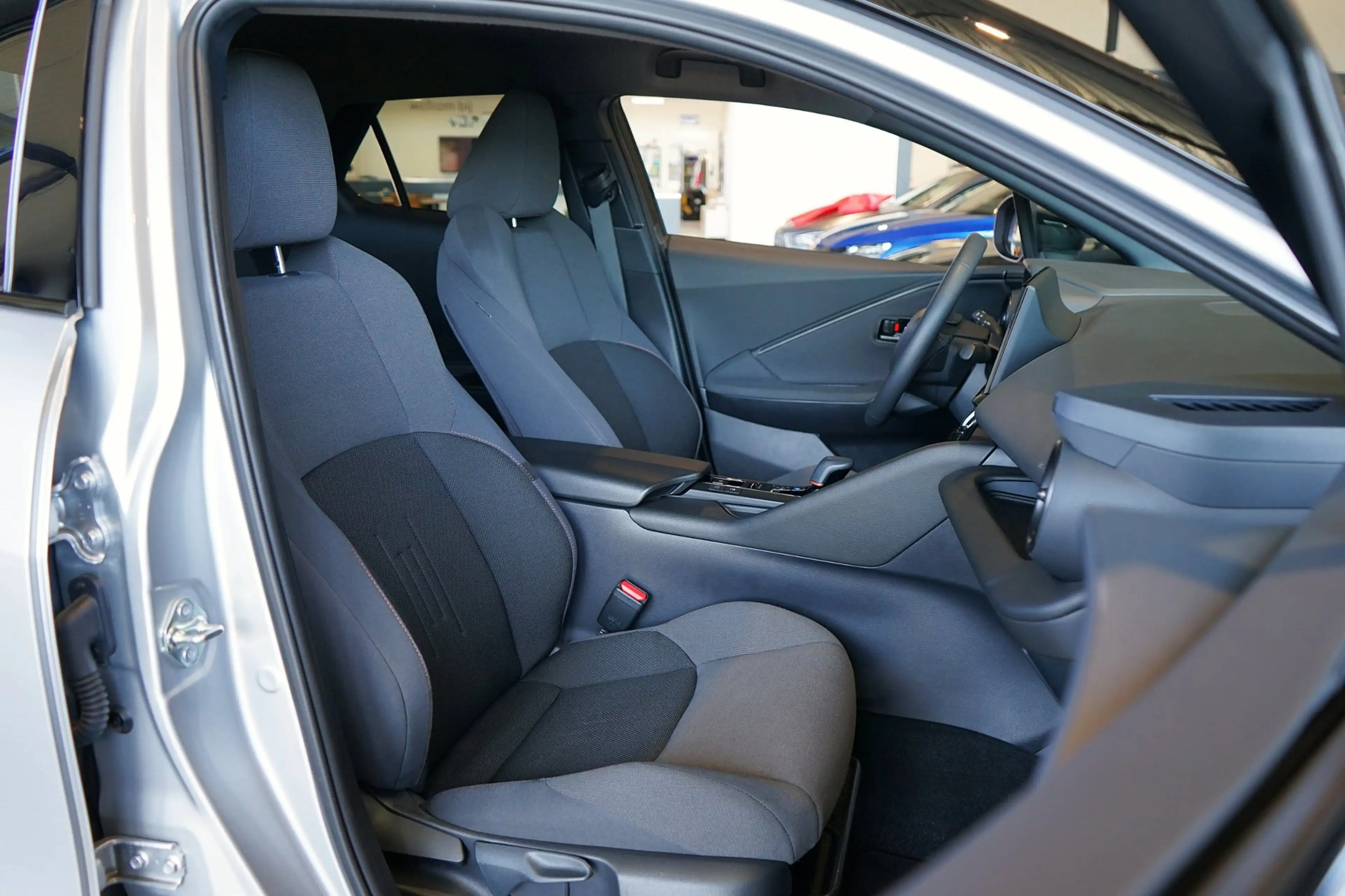Toyota C-HR 2.0 Hybrid 200 Executive|STOEL/STUURVERW|CAMERA|NA — photo 6