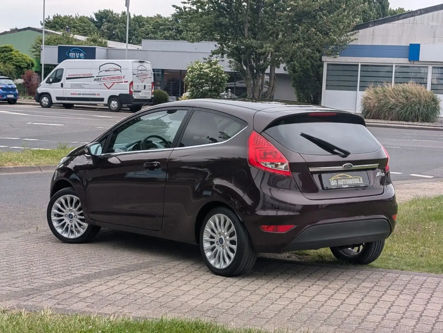 Ford Fiesta Titanium*1-HAND*KLIMA*ZV-FUNK*SHZ !! Rot - 2