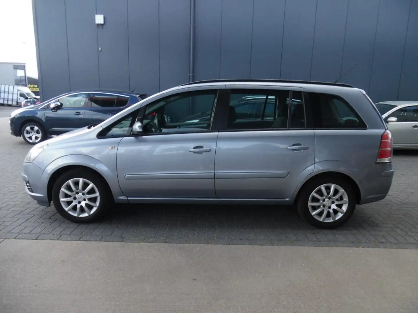 Opel Zafira 1.8 TEMPTATION Gris - 2