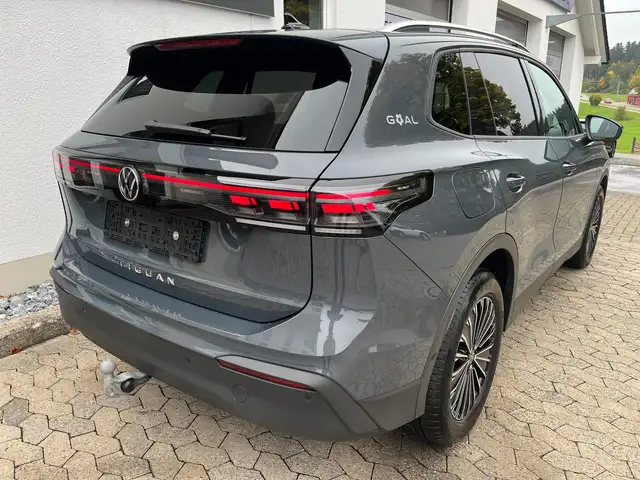 Volkswagen Tiguan view 6