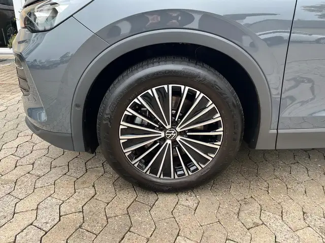 Volkswagen Tiguan view 8