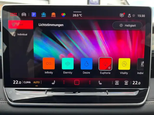 Volkswagen Tiguan view 11