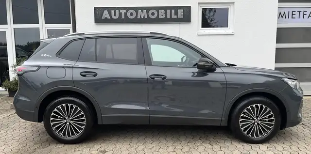 Volkswagen Tiguan view 5