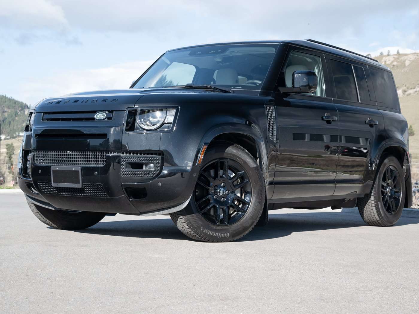 2025 Land Rover Defender X-DYNAMIC SE