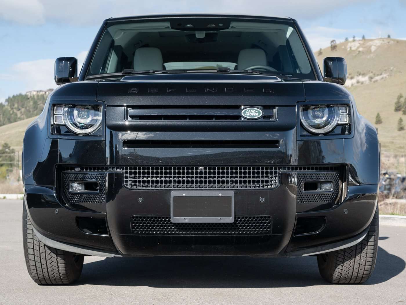 2025 Land Rover Defender X-DYNAMIC SE thumb 8