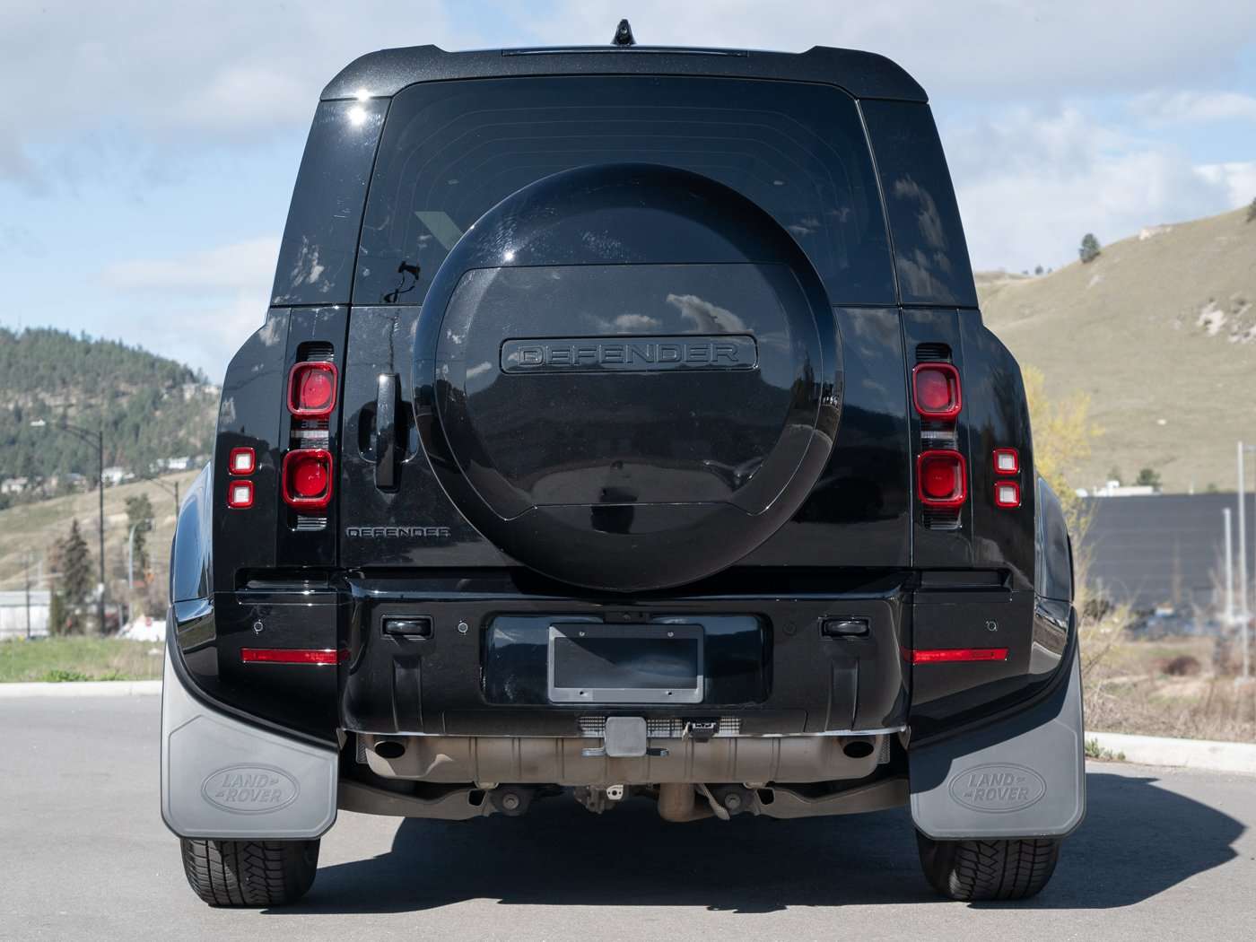 2025 Land Rover Defender X-DYNAMIC SE thumb 7