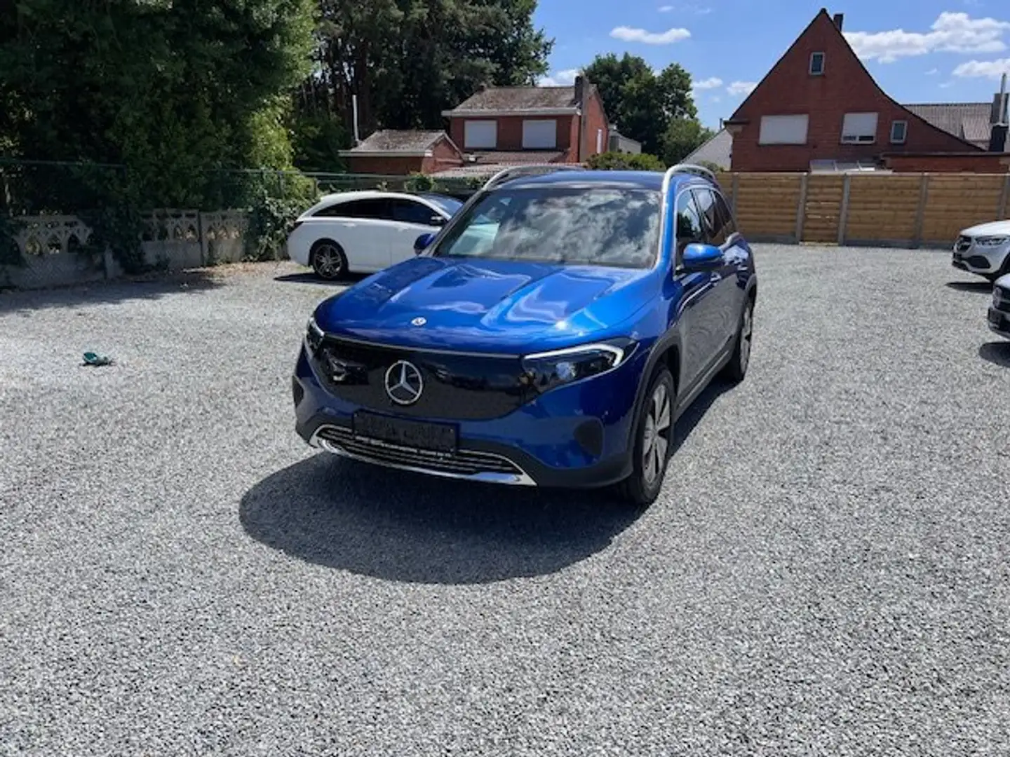 Mercedes-Benz EQB 300 4 MATIC - FULL OPTION Bleu - 1