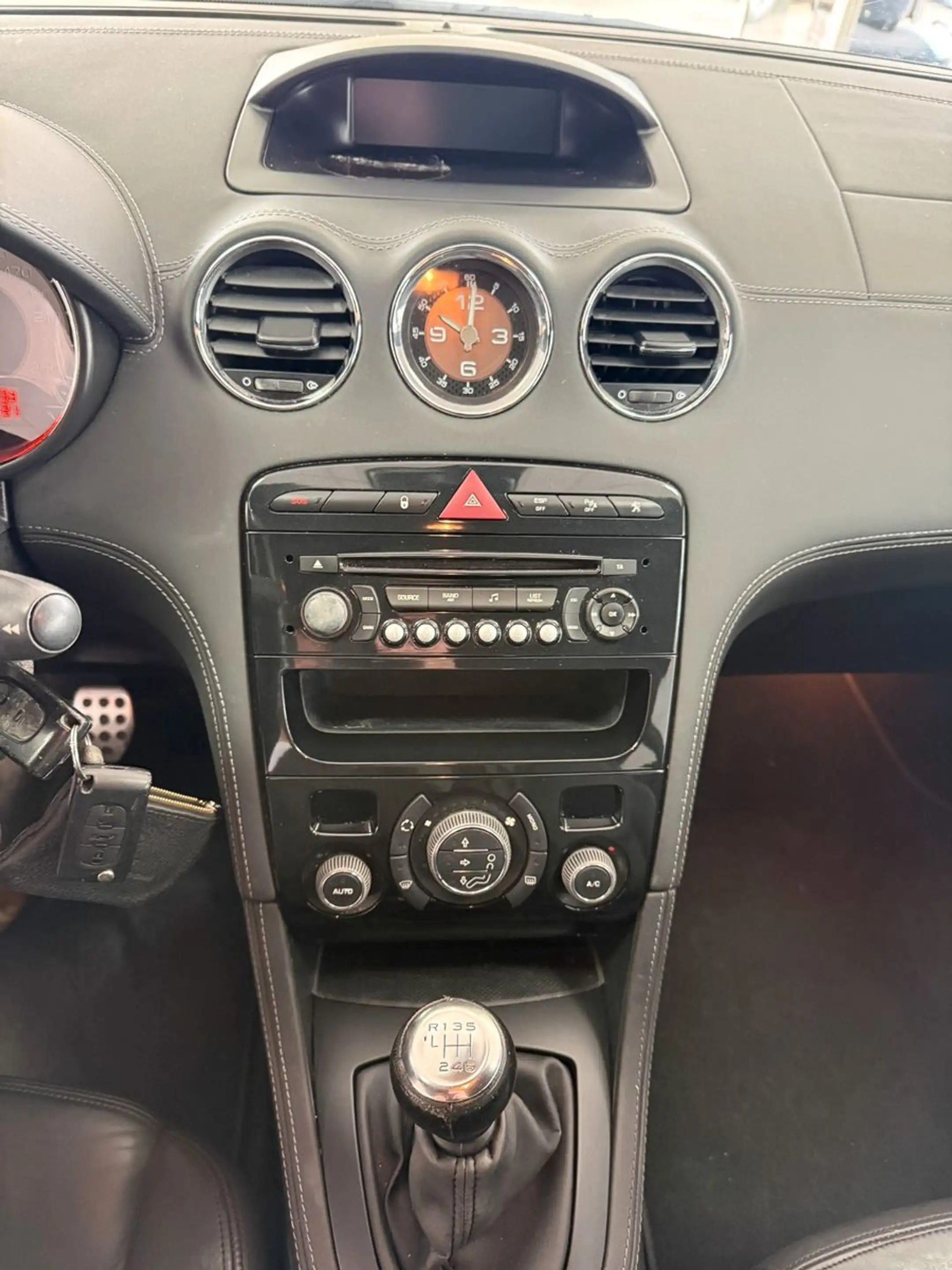 Peugeot RCZ 1.6 THP 155 Leder Komfort-Paket TÜV 1. Hand — photo 13