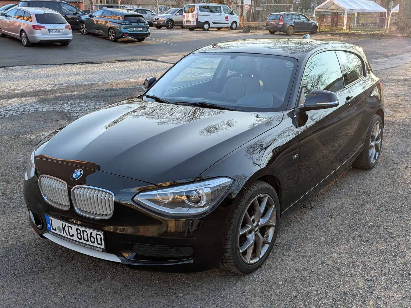BMW 114 114i Urban Line Schwarz - 2