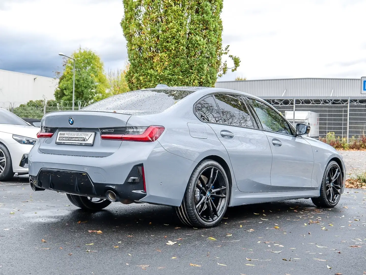 BMW 330 i Limousine M Sport ACC RFK LM Grau - 2