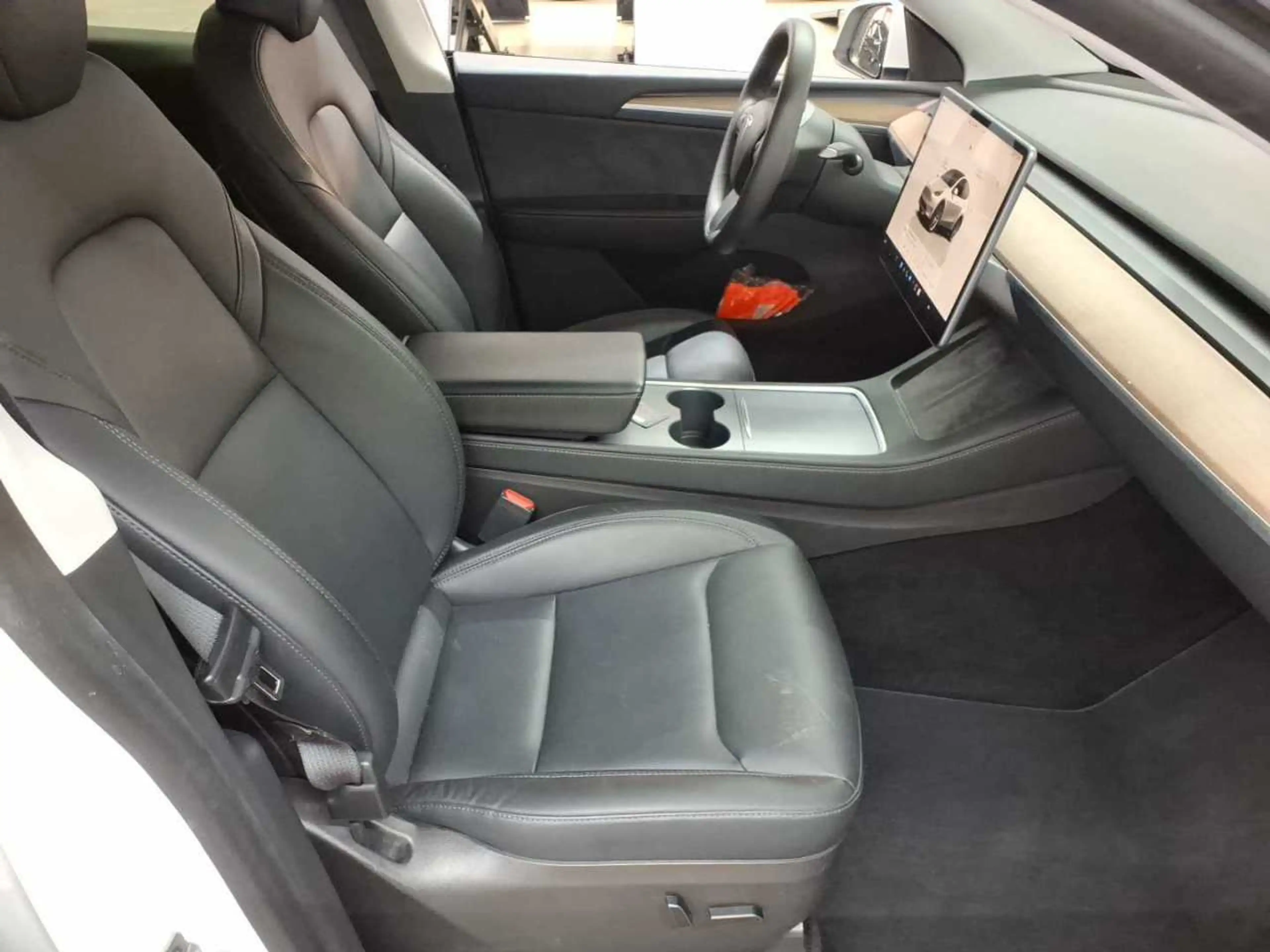 Tesla Model Y Long Range Dual Motor AWD — photo 8