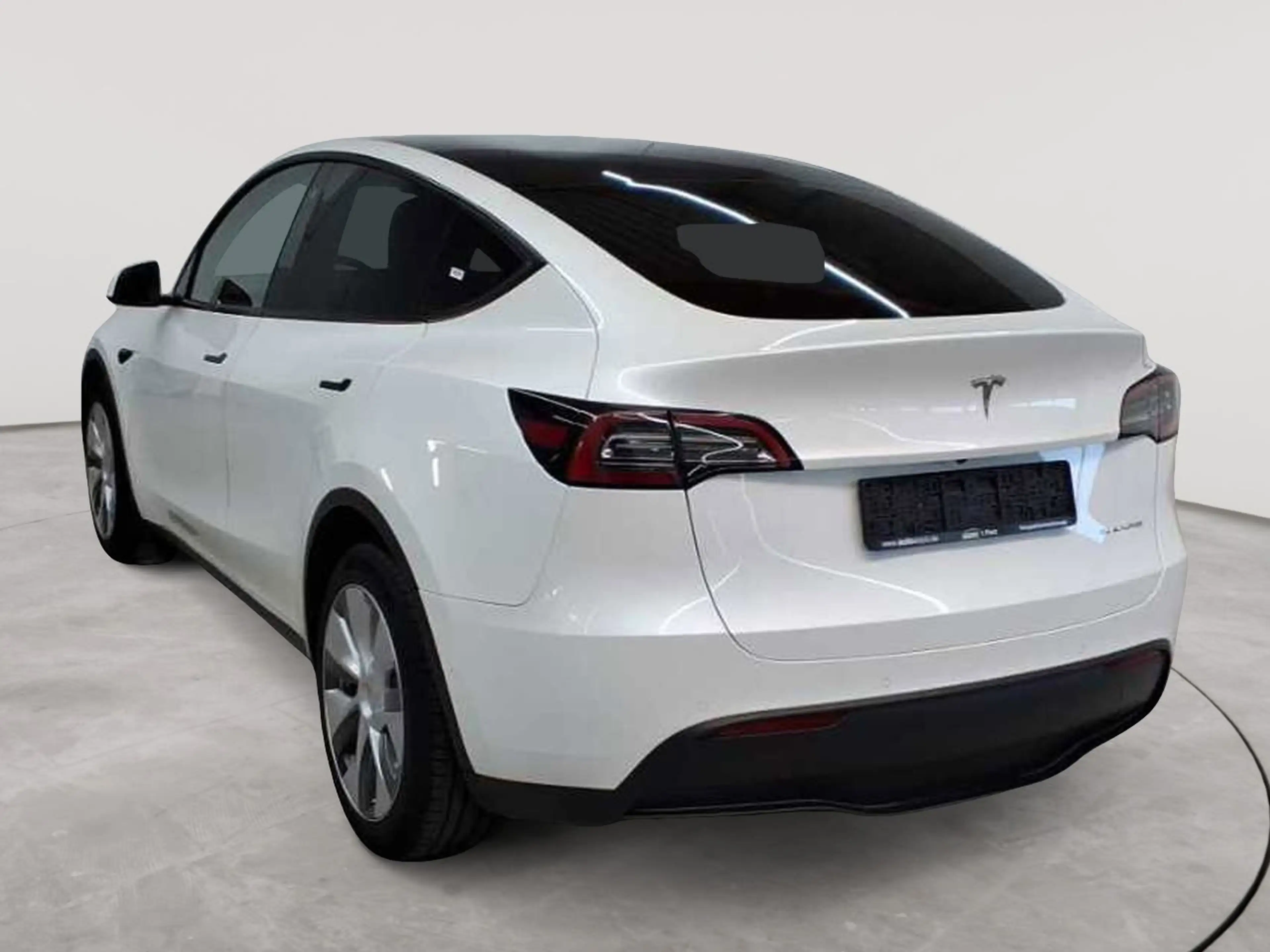 Tesla Model Y Long Range Dual Motor AWD — photo 5
