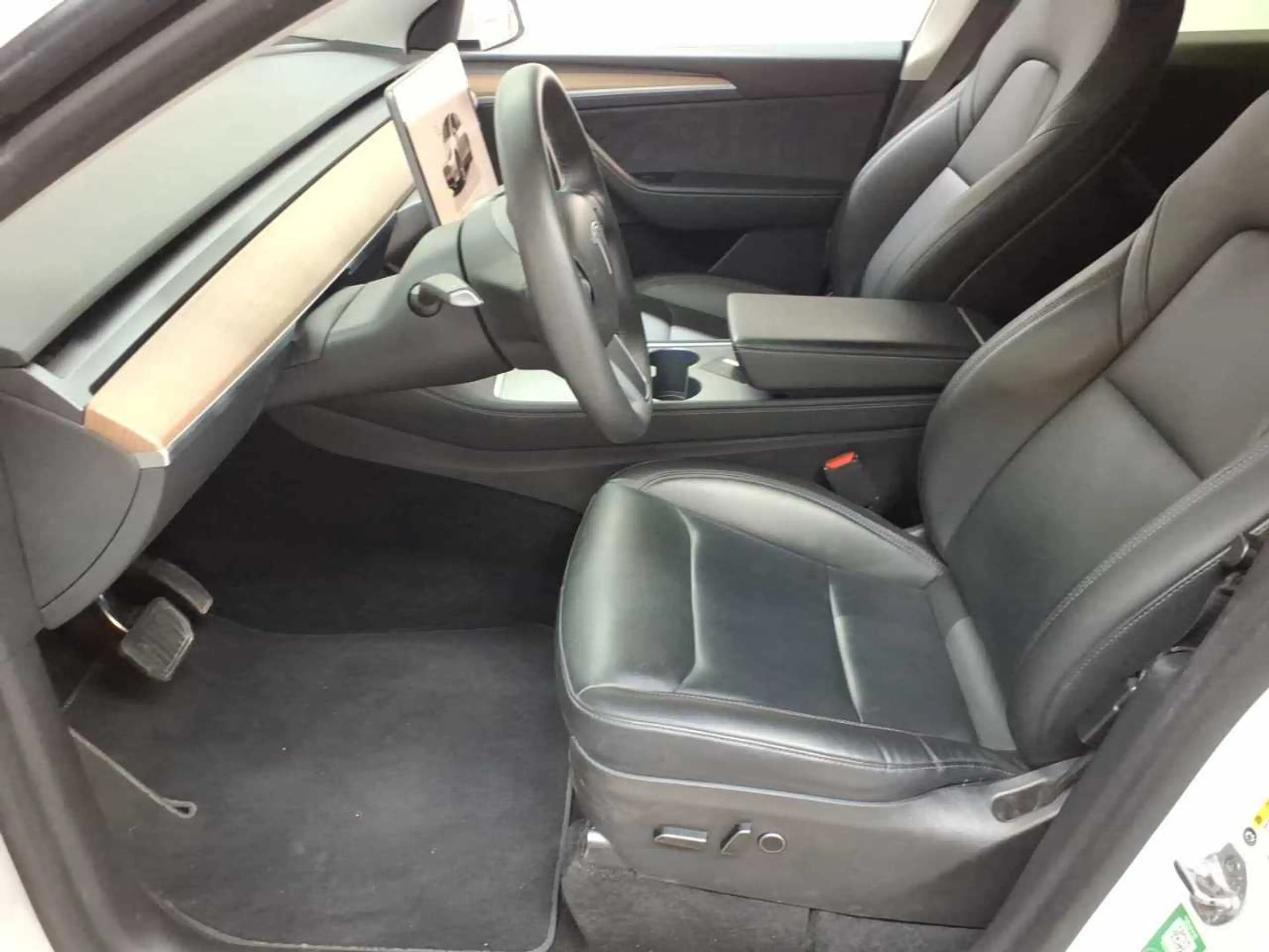 Tesla Model Y Long Range Dual Motor AWD — photo 7