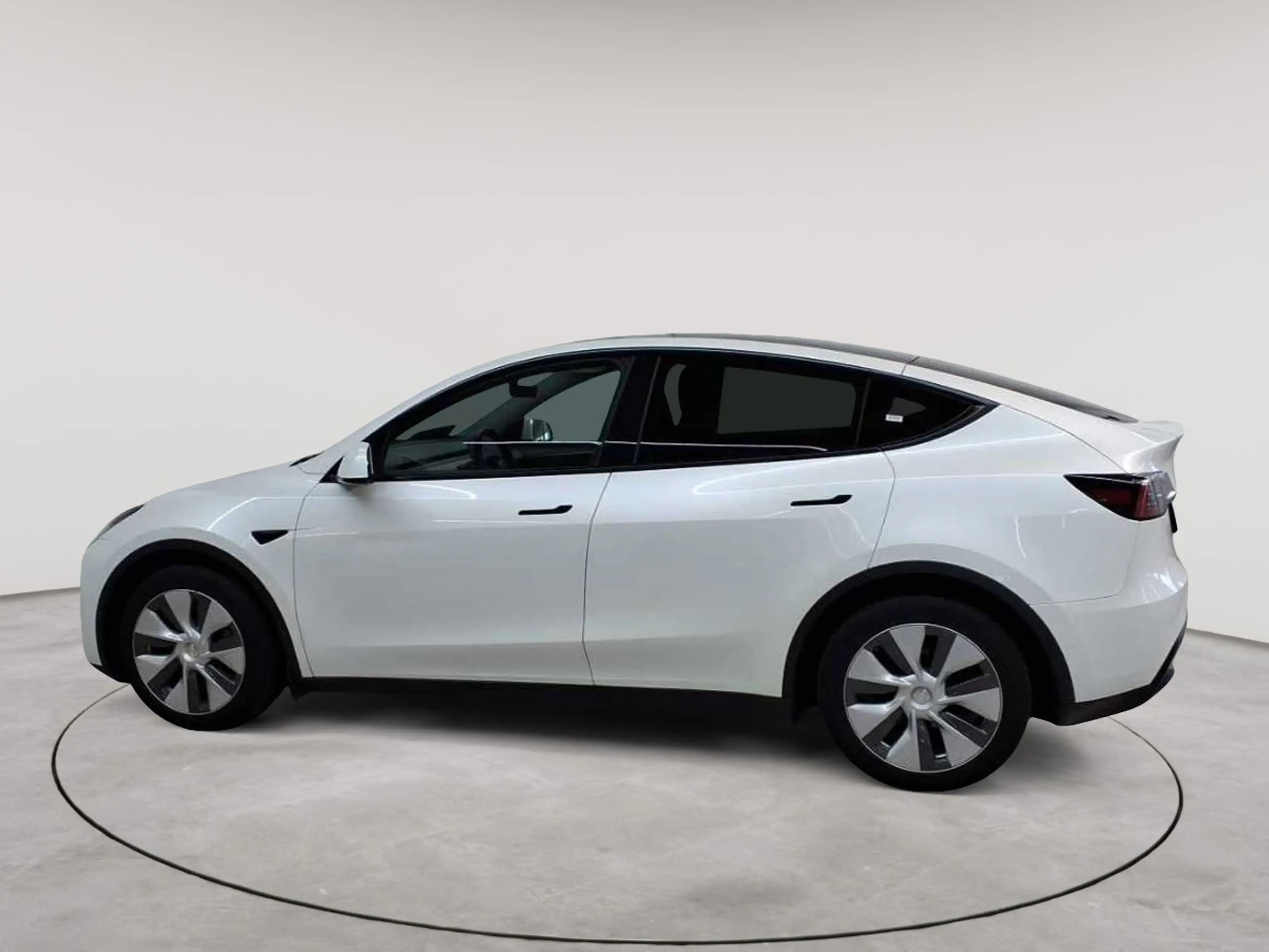 Tesla Model Y Long Range Dual Motor AWD — photo 6