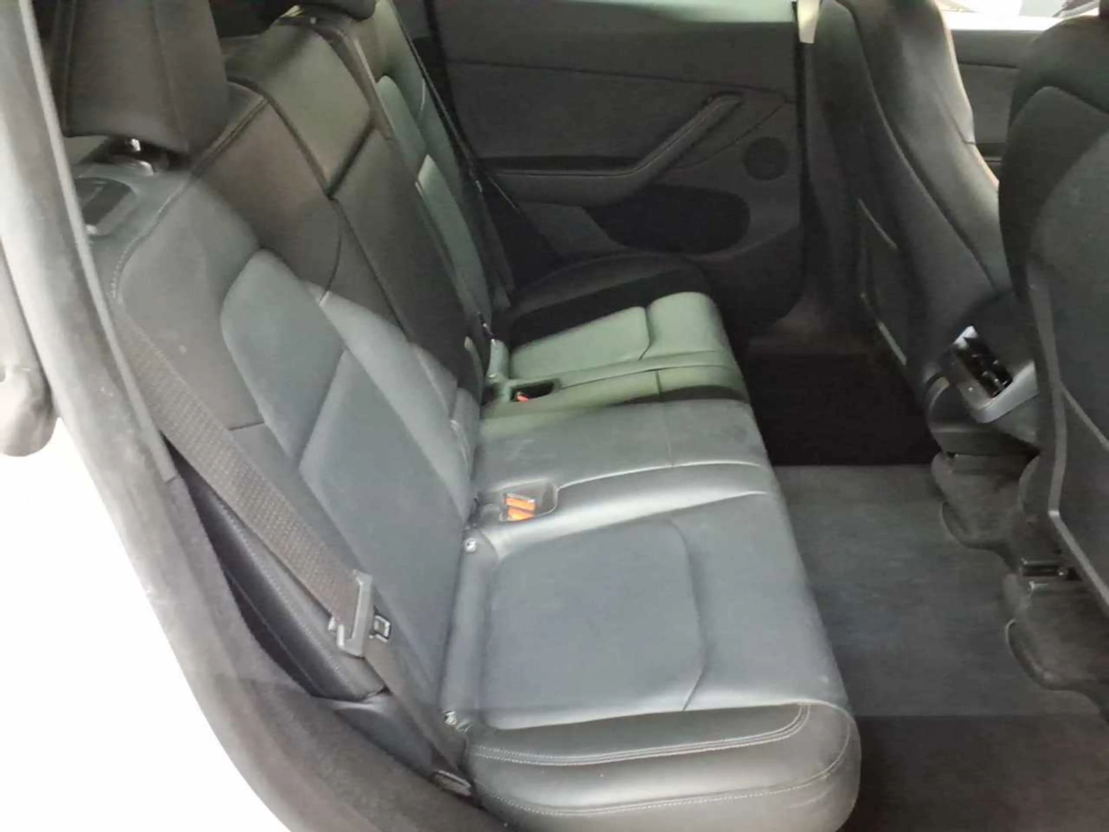 Tesla Model Y Long Range Dual Motor AWD — photo 14