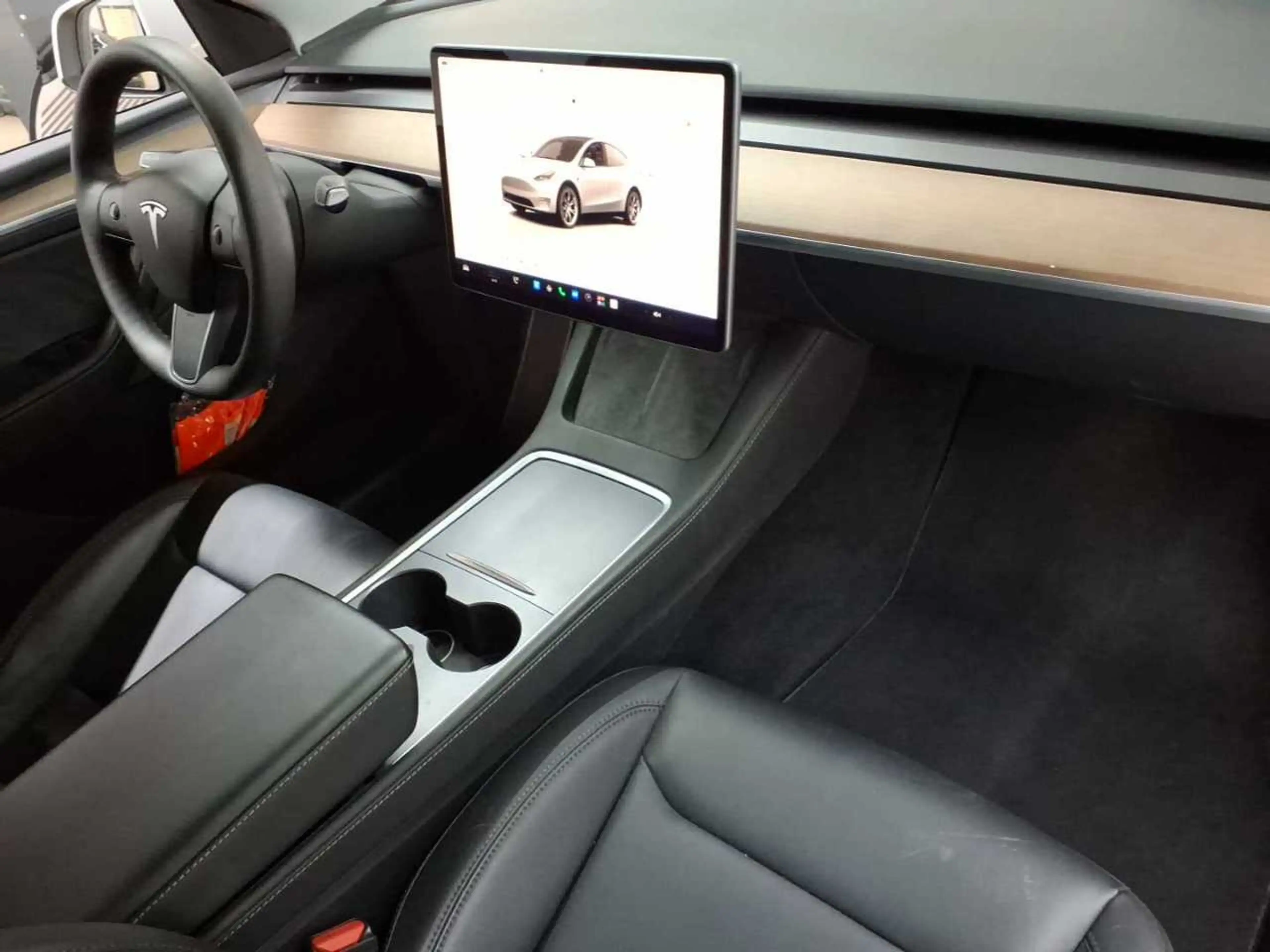 Tesla Model Y Long Range Dual Motor AWD — photo 9