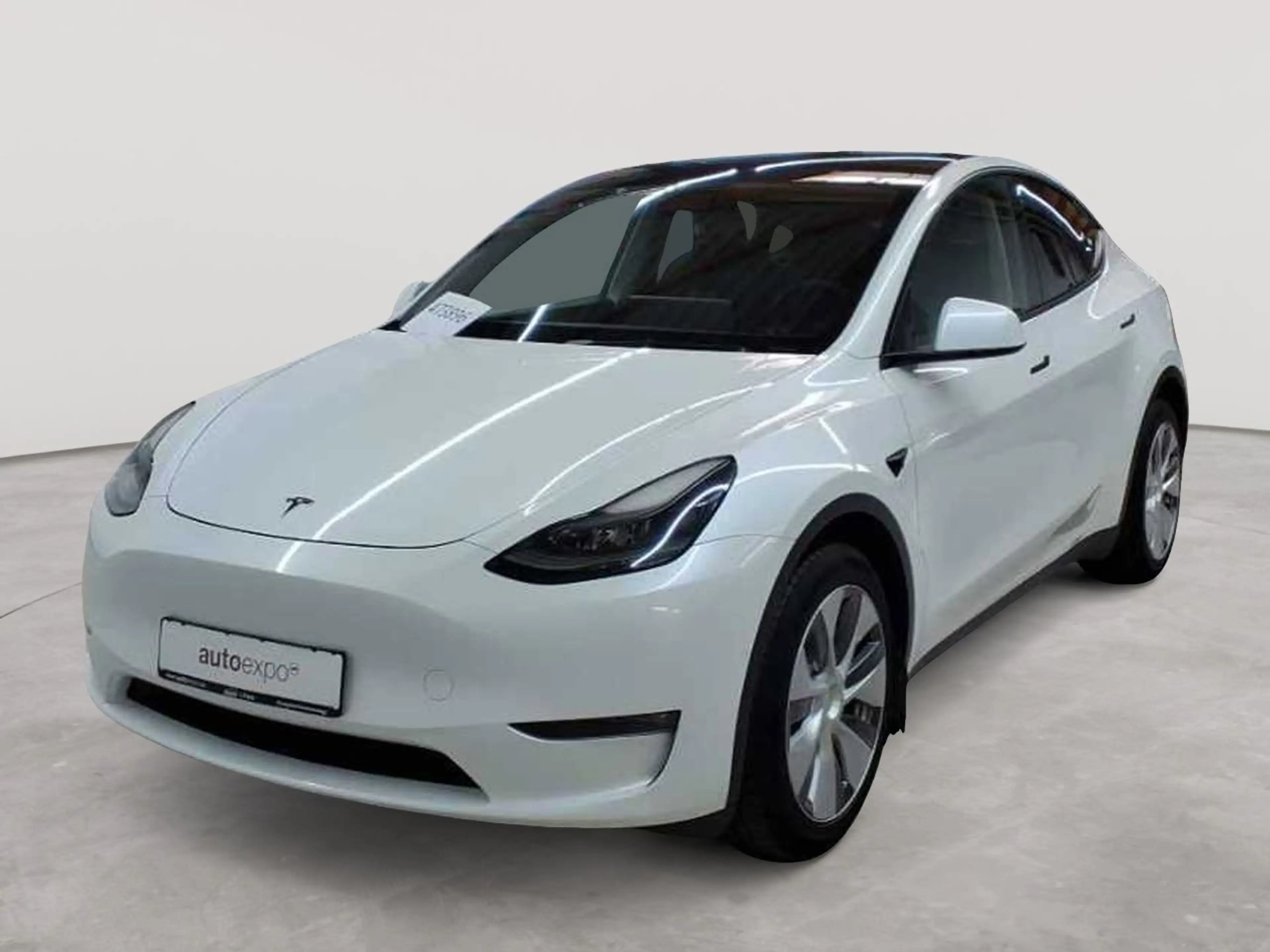 Tesla Model Y Long Range Dual Motor AWD — photo 2