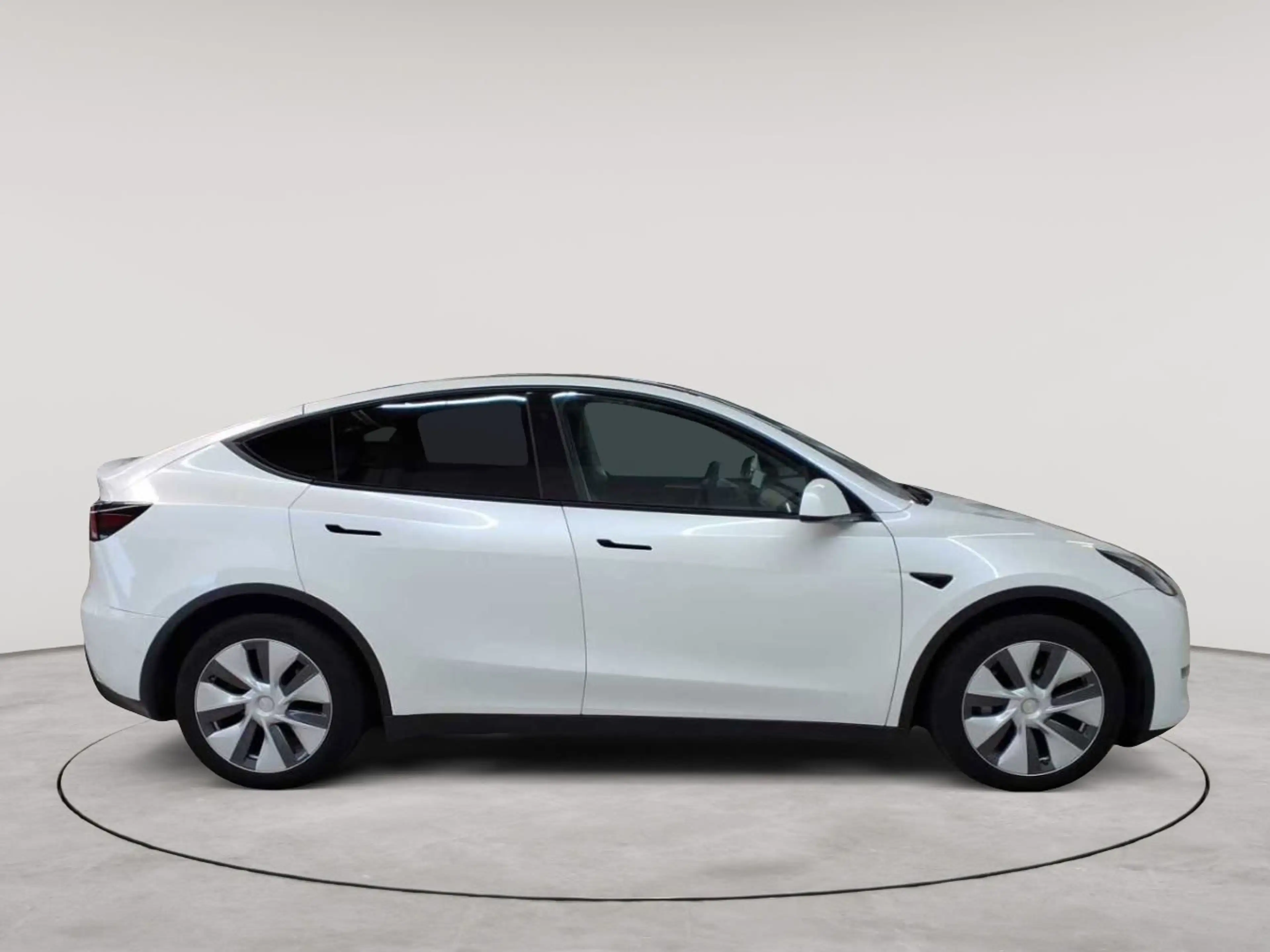 Tesla Model Y Long Range Dual Motor AWD — photo 3