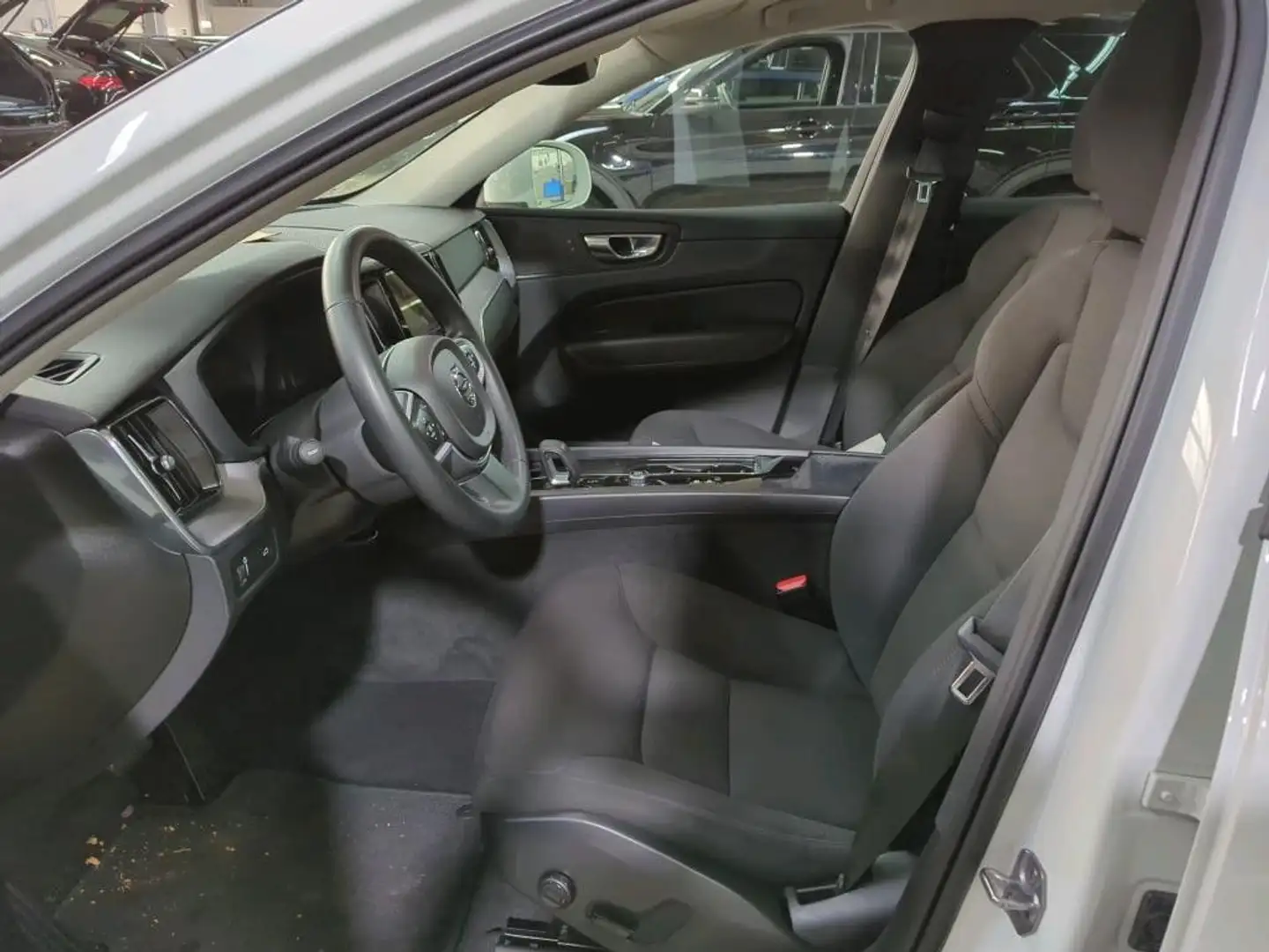 Volvo XC60 B4 Momentum Pro AWD "Allrad, AHK,Navi, LED" Blanc - 2