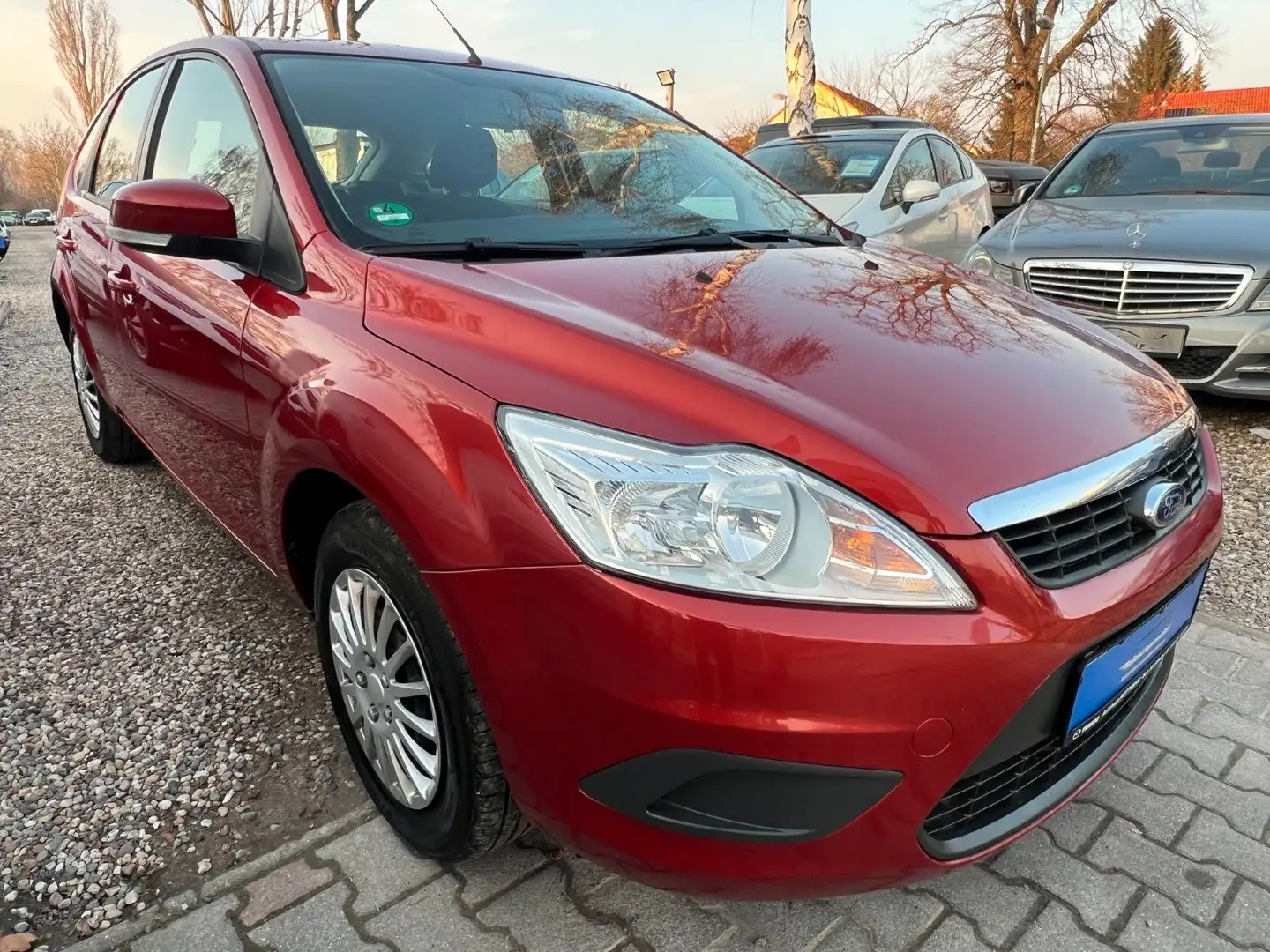 Ford Focus Lim. Style*2.HD*Klima*AHK*PDCÜ*TÜV NEU Orange - 2