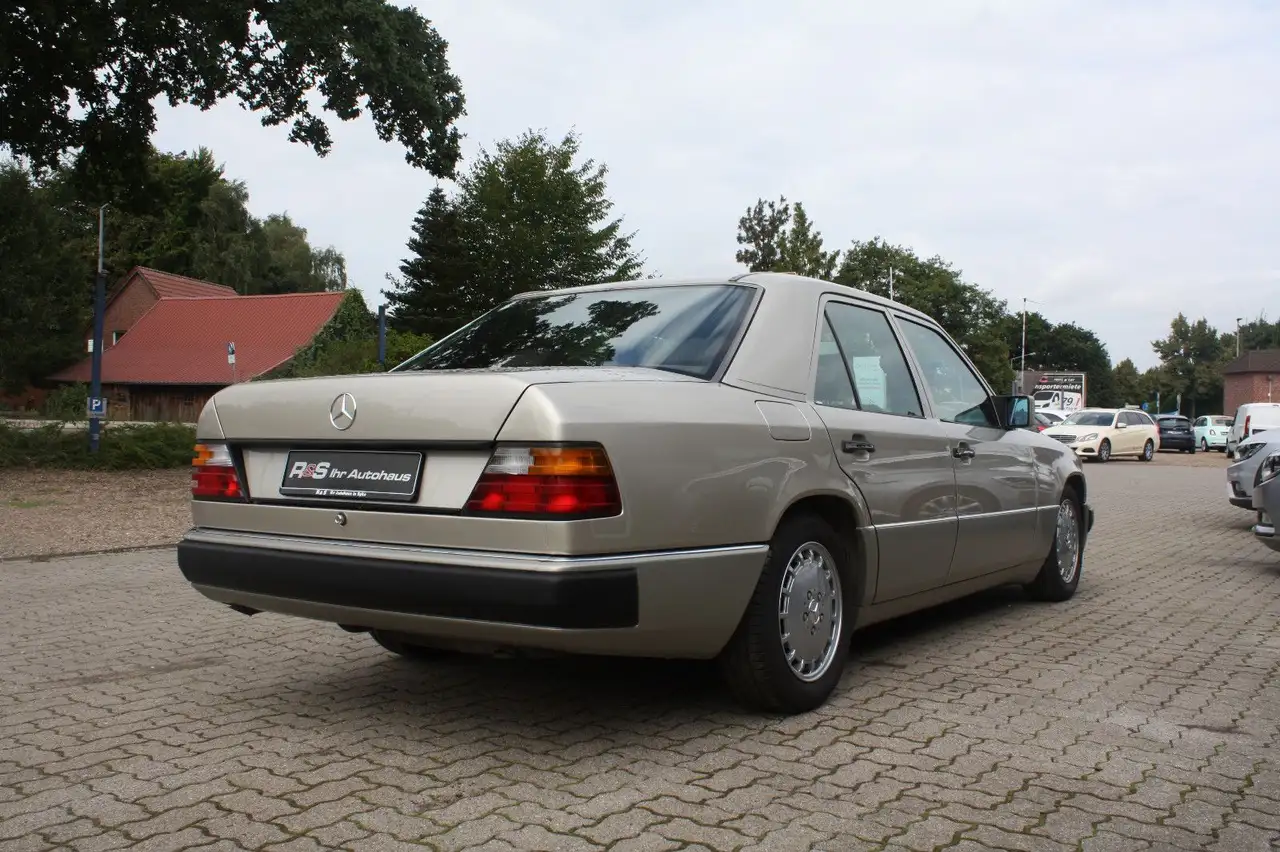 Mercedes-Benz 230 E, foto 4