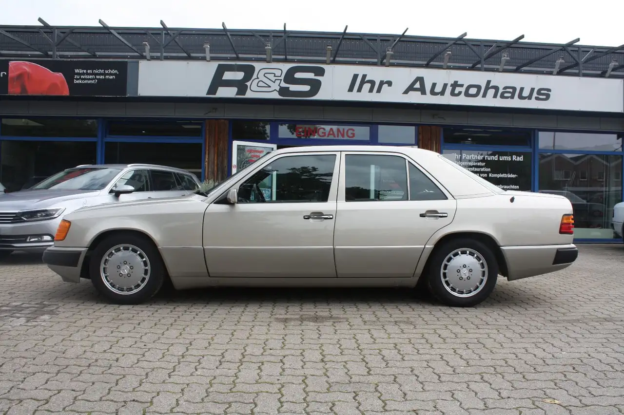 Mercedes-Benz 230 E, foto 2