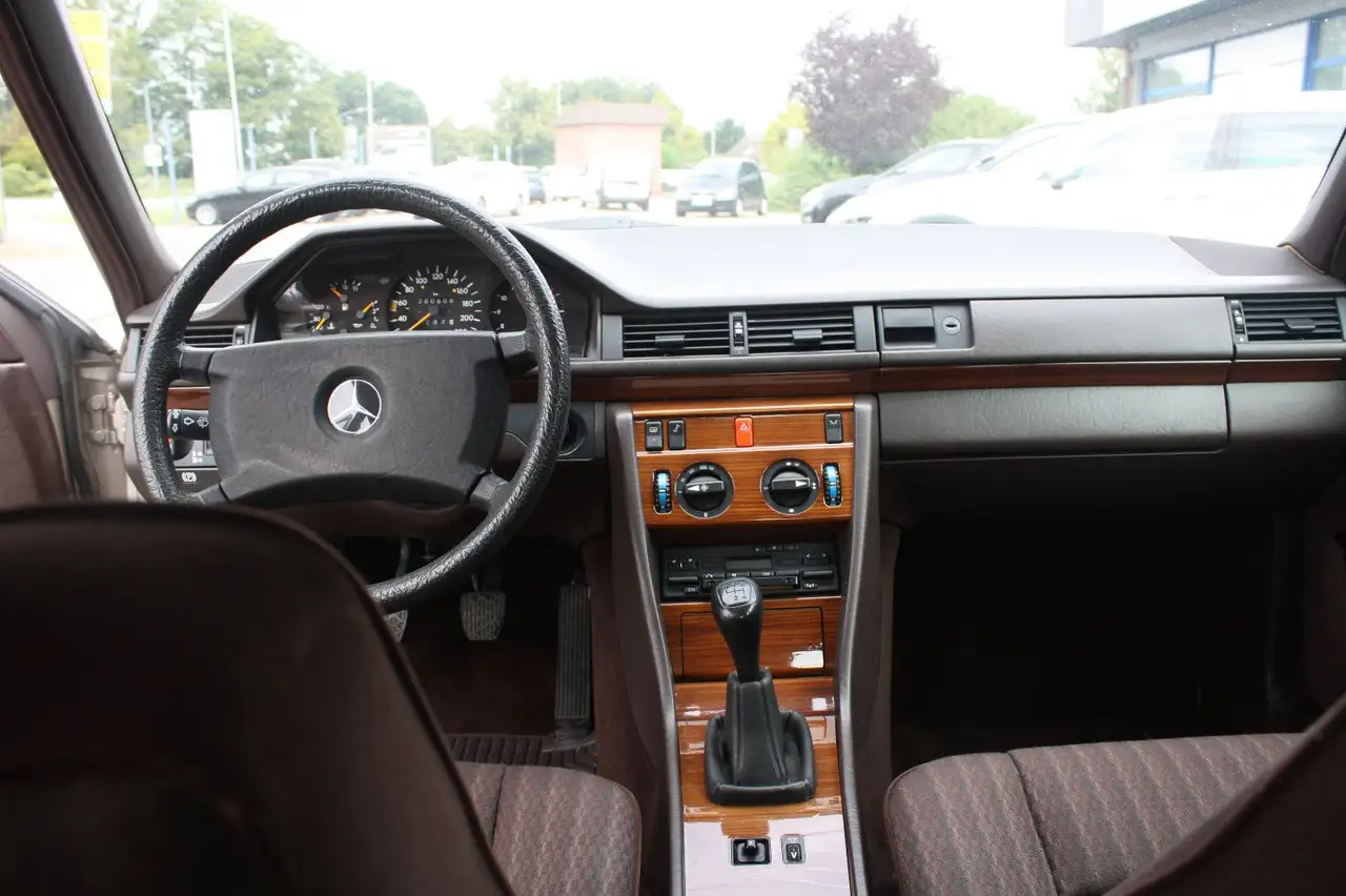 Mercedes-Benz 230 E, foto 8