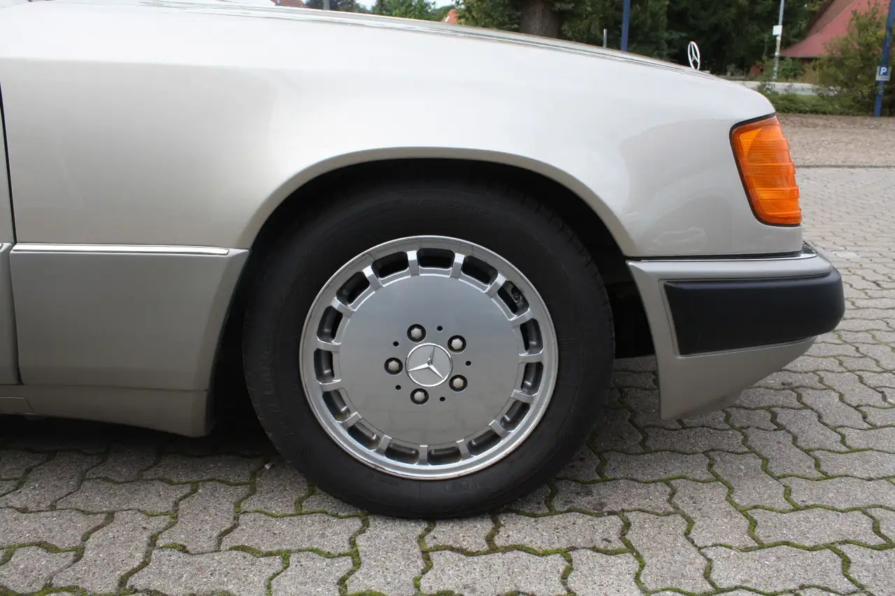 Mercedes-Benz 230 E, foto 5