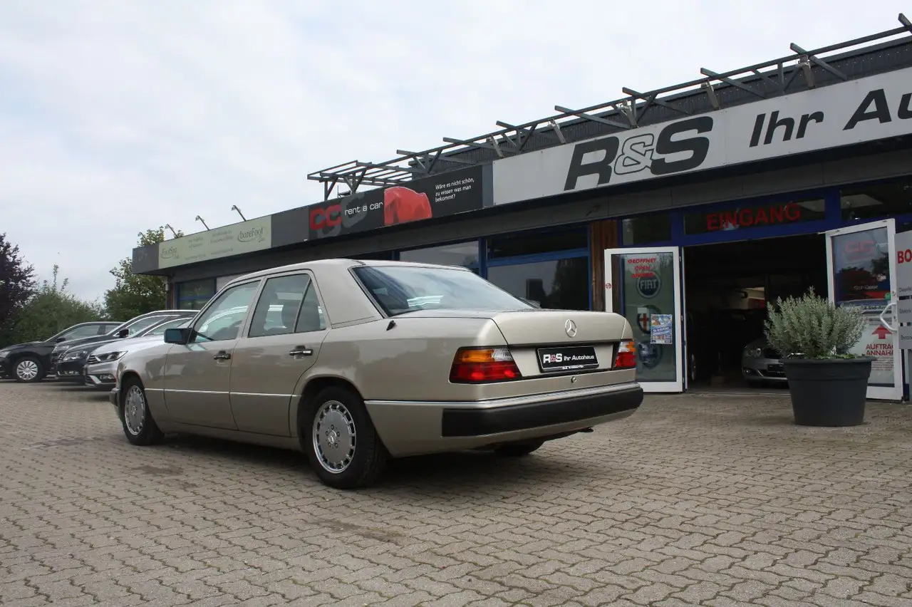 Mercedes-Benz 230 E, foto 3