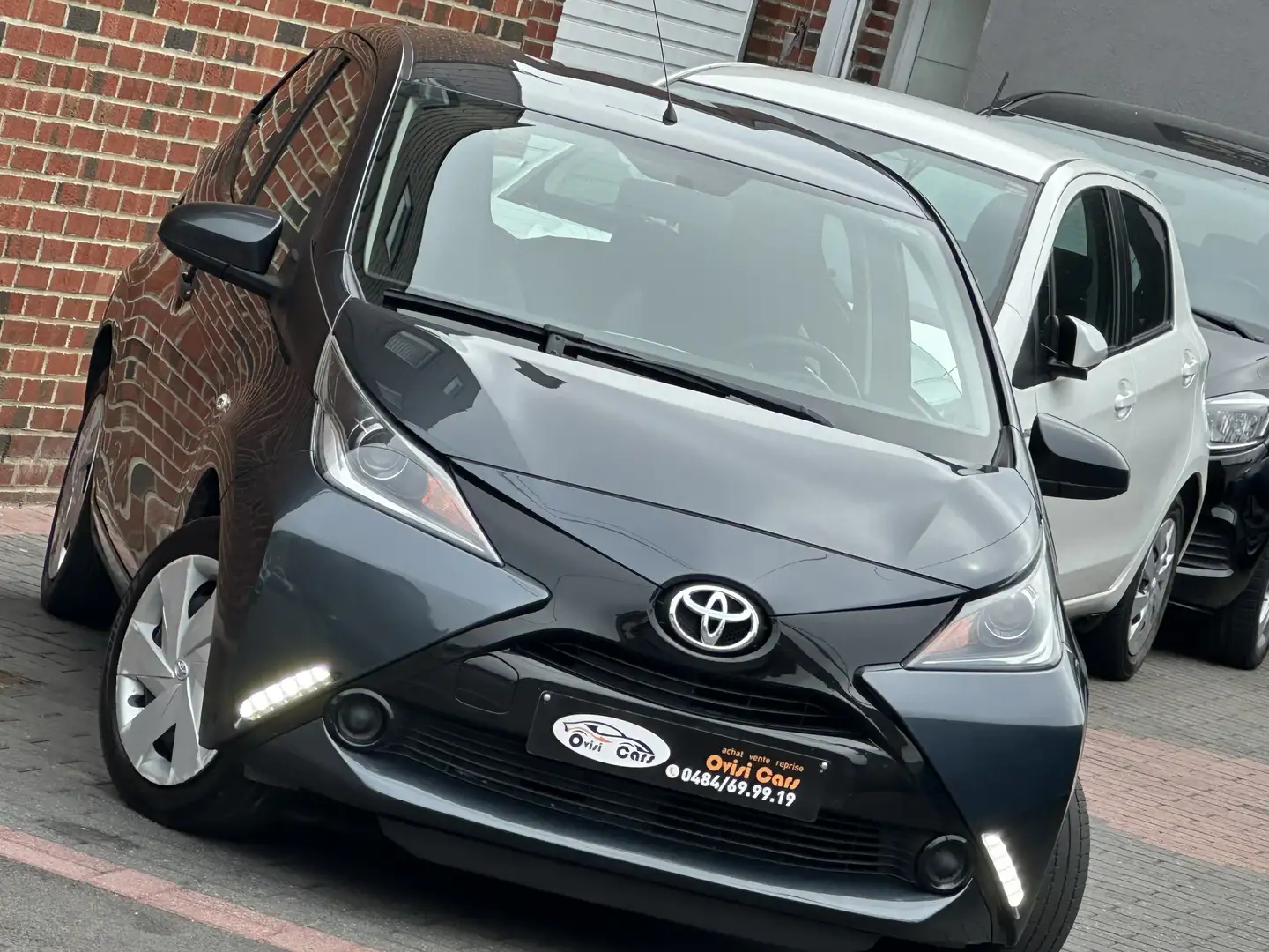 Toyota Aygo // CARNET D’ENTRETIEN // PARFAIT ÉTAT // Šedá - 2