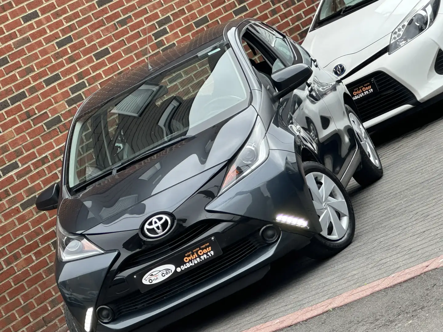 Toyota Aygo // CARNET D’ENTRETIEN // PARFAIT ÉTAT // Šedá - 1