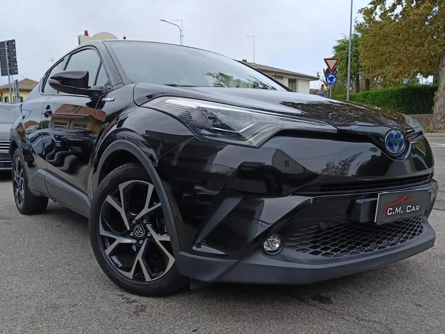 Toyota C-HR I 2016 1.8h Business 2wd e-cvt Schwarz - 1