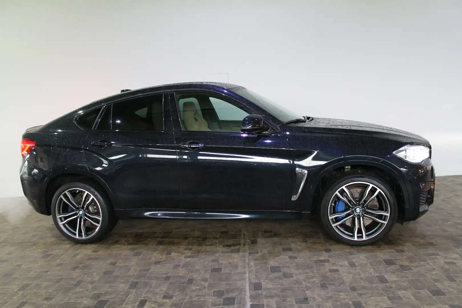 BMW X6 M Akrapovic, H&K , AHK, LED, 360°, Schiebedach Black - 1
