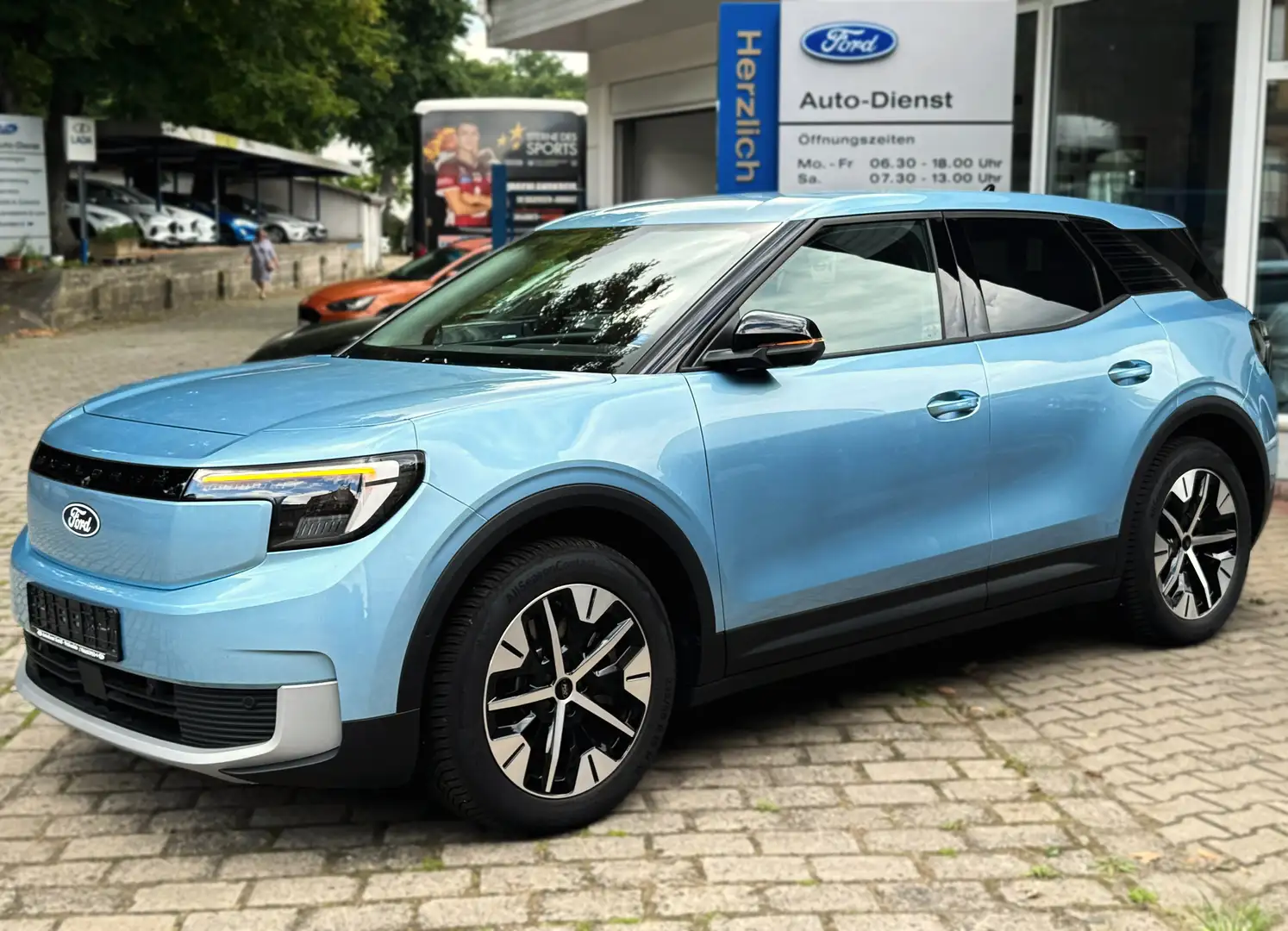 Ford Explorer RWD Blau - 1