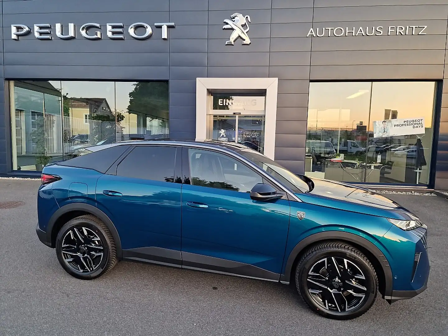 Peugeot 3008 Hybrid 145 E-DCS6 GT Aut. Blau - 2