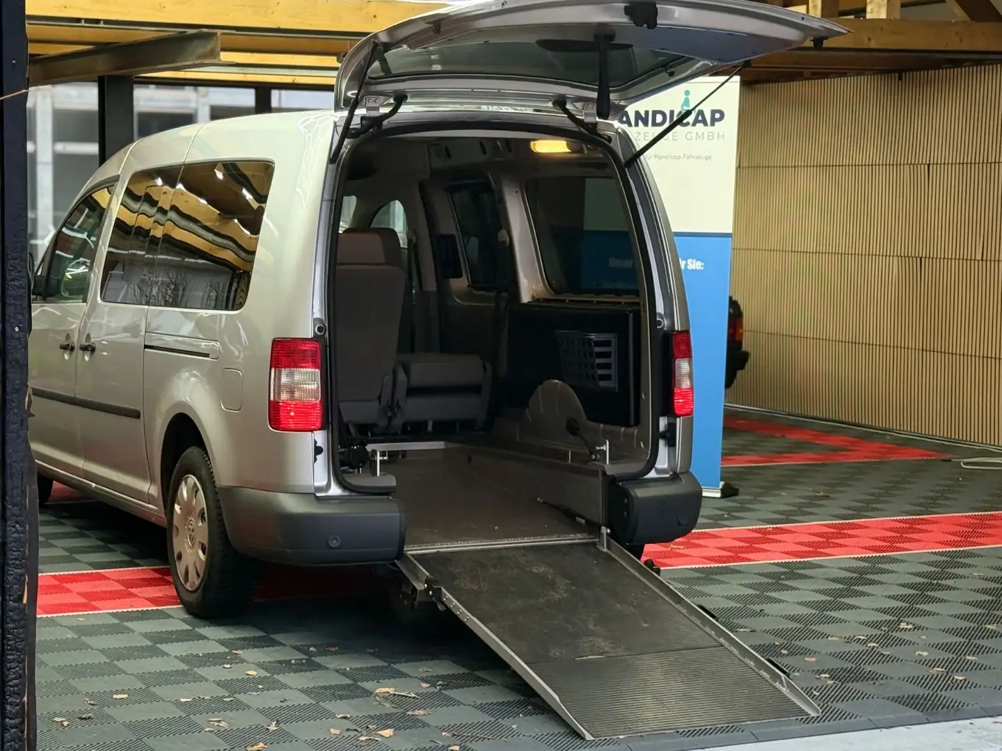 Volkswagen Caddy Maxi DSG Behindertengerecht-Rampe Argent - 1