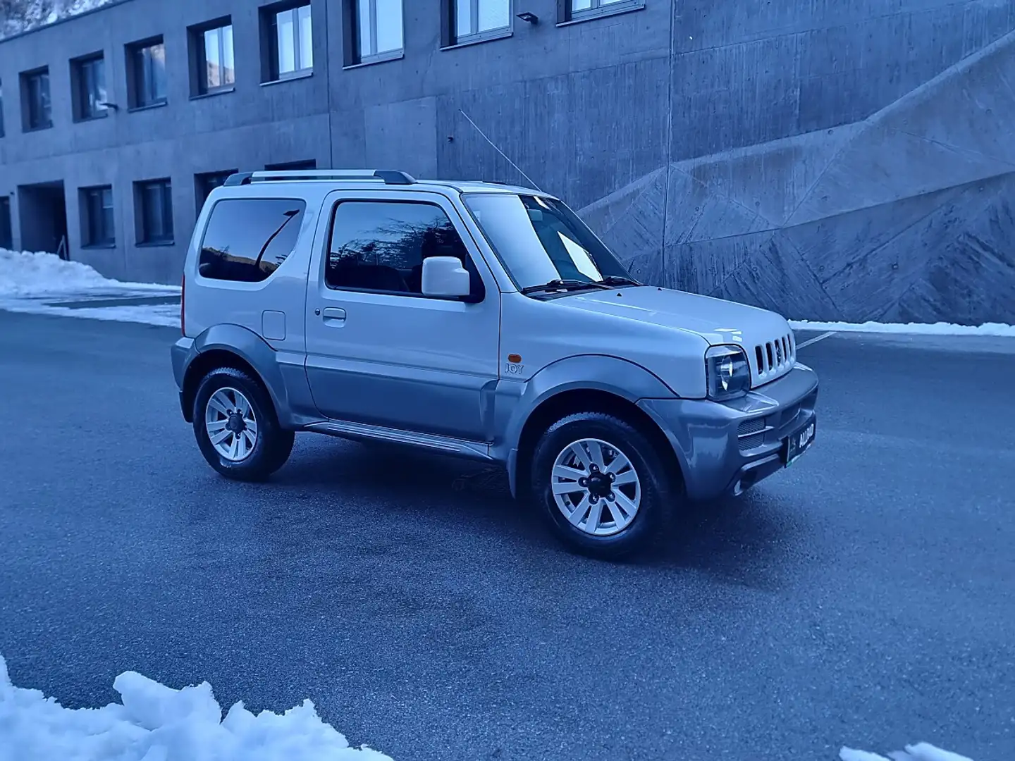Suzuki Jimny 1,3 Joy**1.HAND**ROSTFREI**KLIMA** Weiß - 1