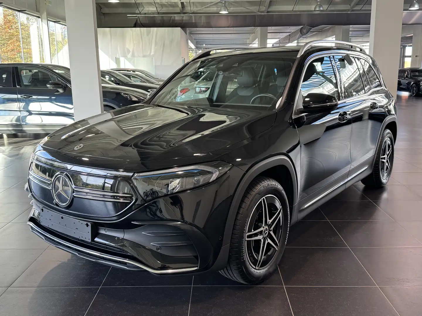 Mercedes-Benz EQB 250 Amg Mbux, Camera, Dodehoeks Assist, Led Noir - 1