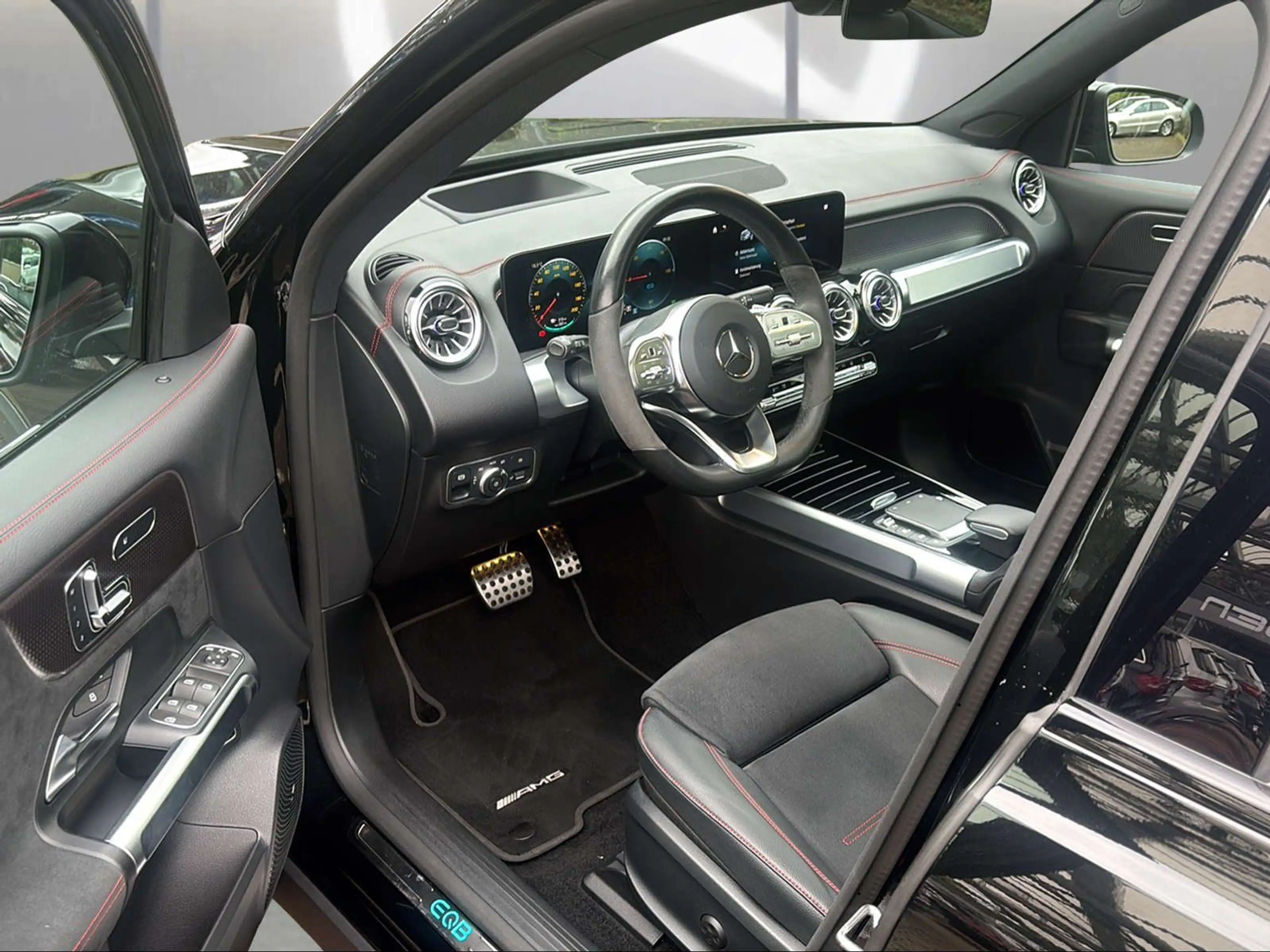 Mercedes-Benz EQB 350 AMG 4M AMG 360° MEMORY HUD DISTRO KEYL — photo 13